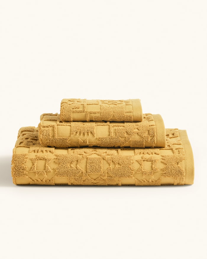 SCULPTED TOWEL COLLECTION